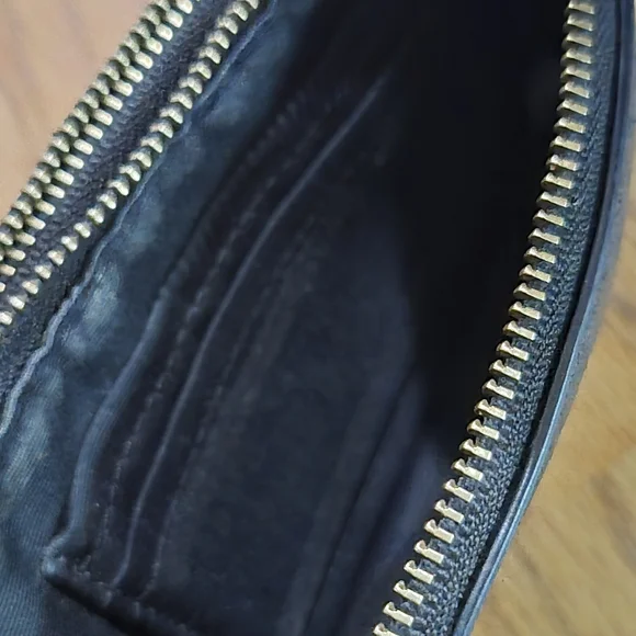 Coach New York Black Leather Wallet / Wristlet With Gold Toned Hardware - Picture 12 of 12